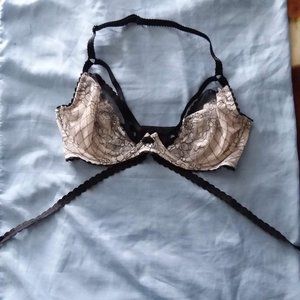 VS Underlined Strappy Lace Bra